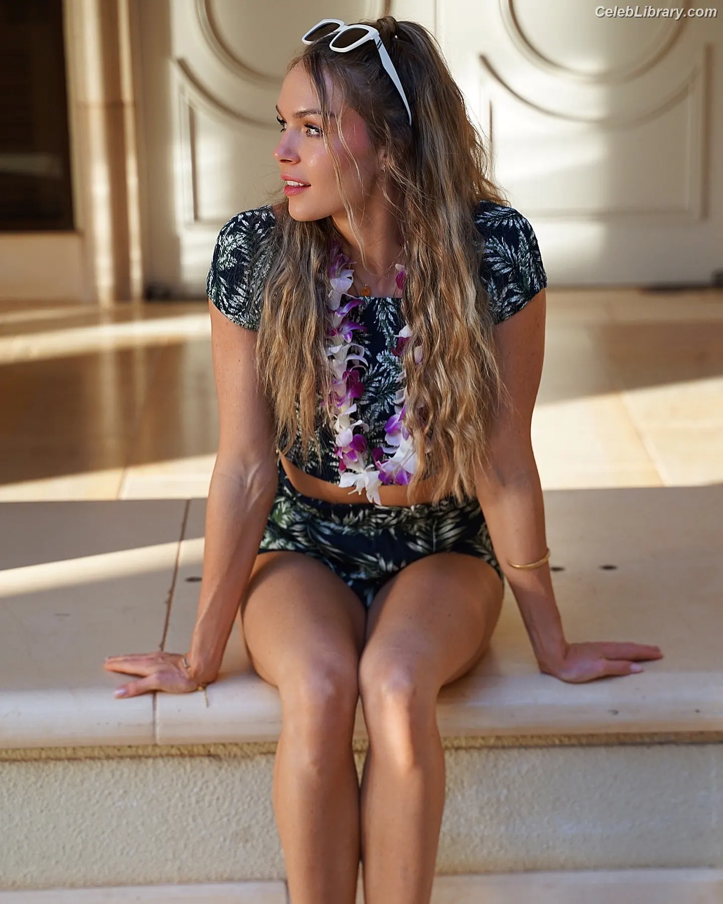 Chari Hawkins photo 4 of 70