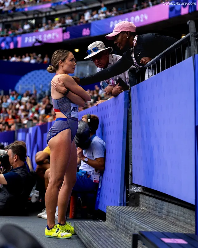 Chari Hawkins photo 4 of 71
