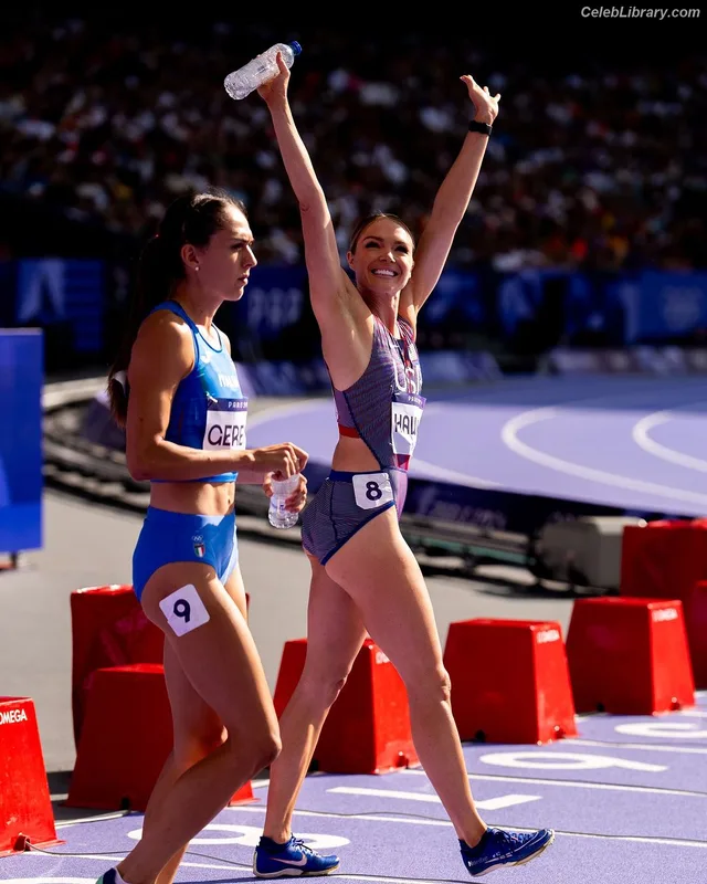 Chari Hawkins photo 5 of 71