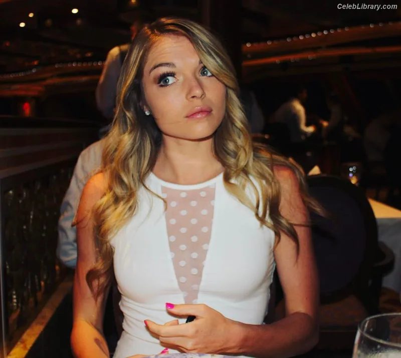 Chari Hawkins photo 18 of 71