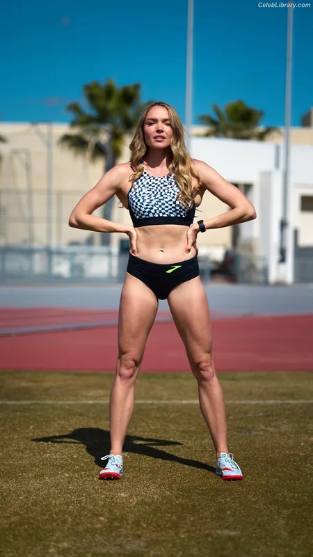 Chari Hawkins photo 18 of 71