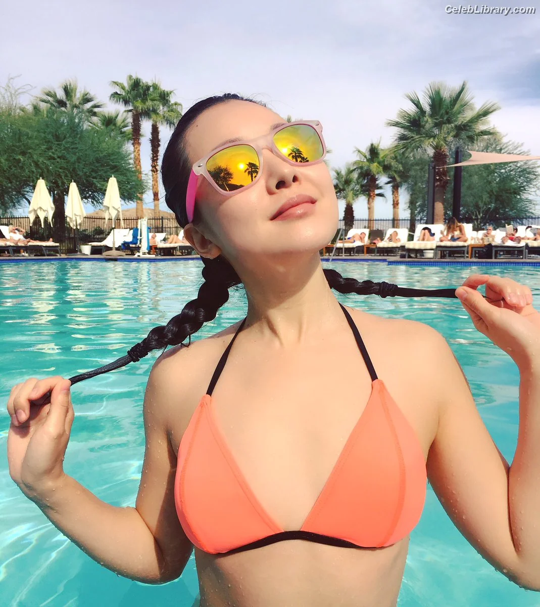 Charlet Chung photo 18 of 48