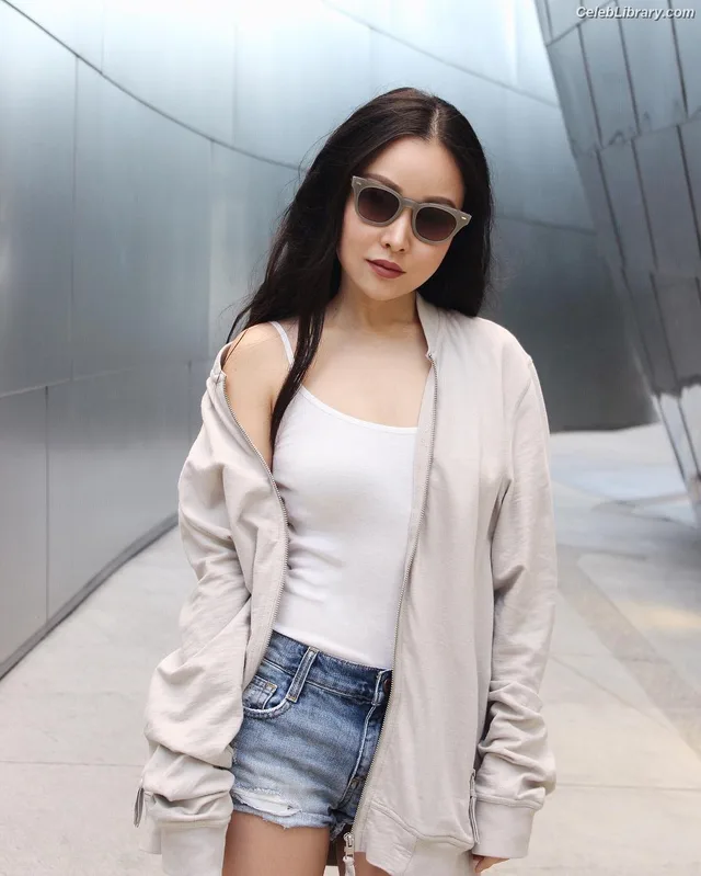 Charlet Chung photo 9 of 49