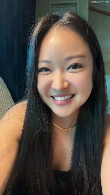 Charlet Chung photo 10 of 49