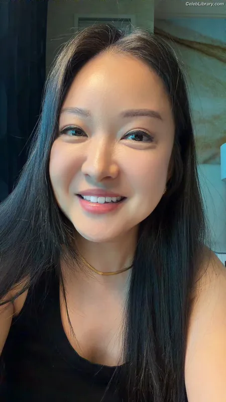 Charlet Chung photo 11 of 49