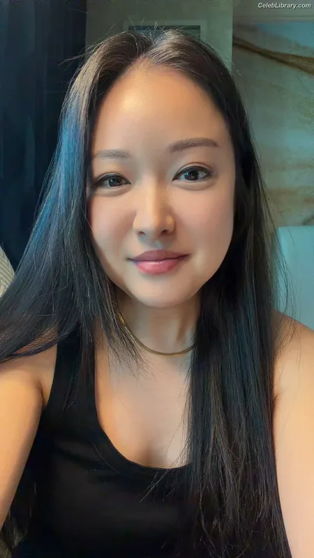 Charlet Chung photo 12 of 49