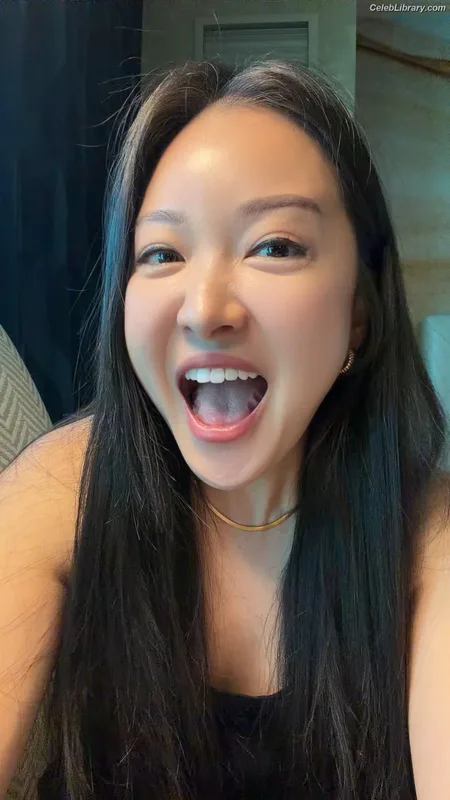 Charlet Chung photo 13 of 49