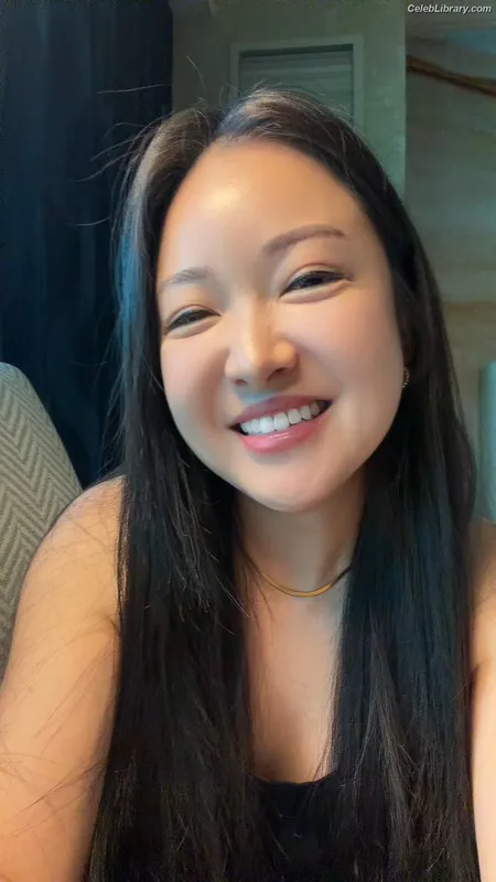 Charlet Chung photo 14 of 49
