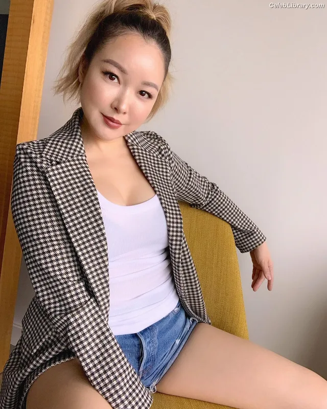 Charlet Chung photo 12 of 49