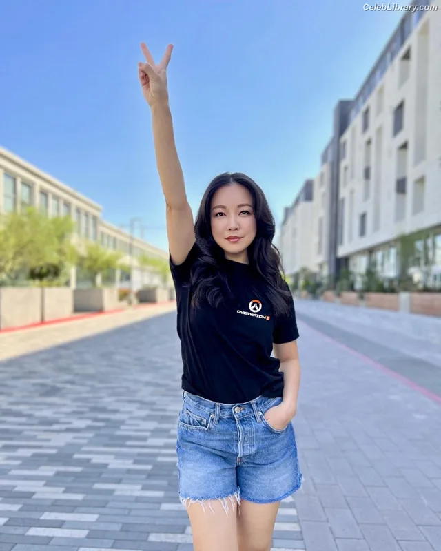 Charlet Chung photo 20 of 49