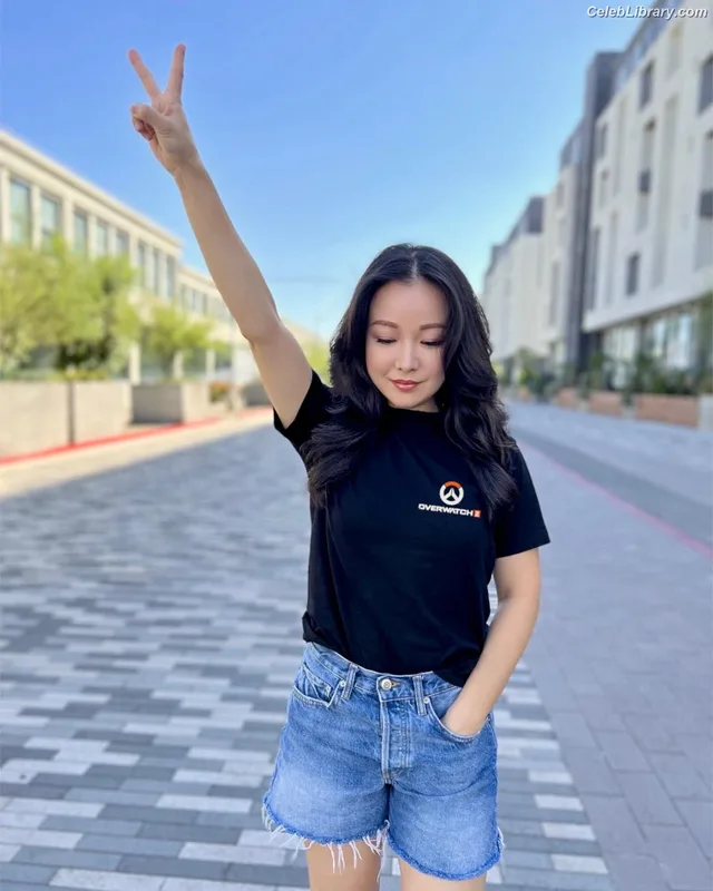 Charlet Chung photo 21 of 49