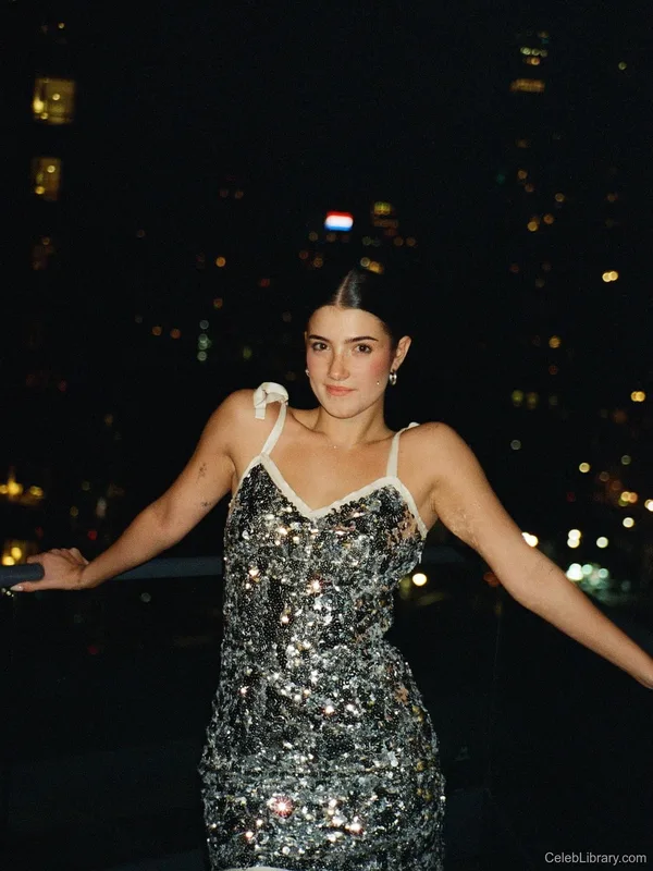 Charli Damelio photo 1 of 3196