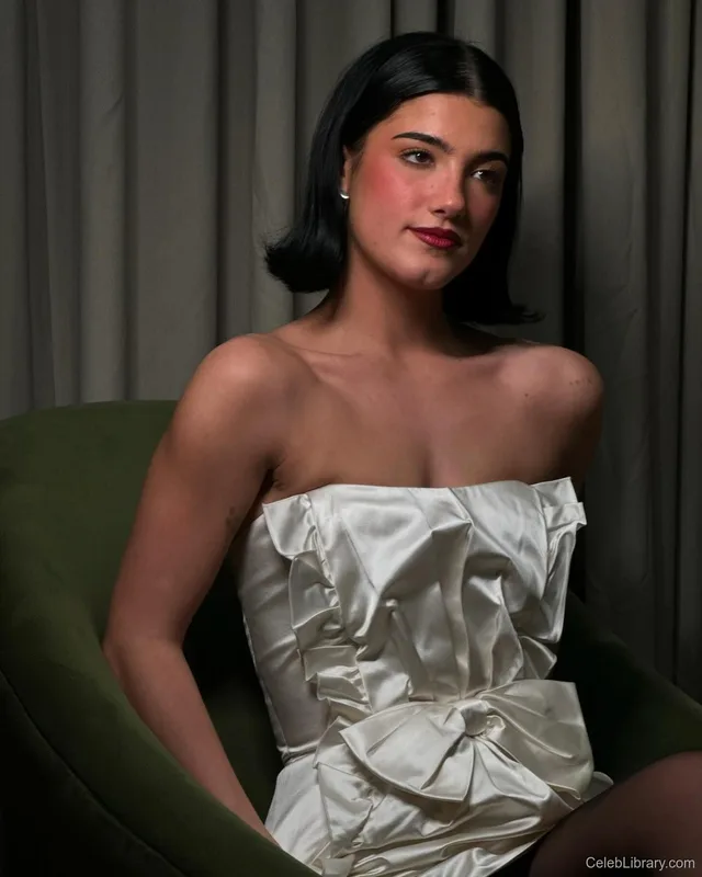 Charli Damelio photo 20 of 3196