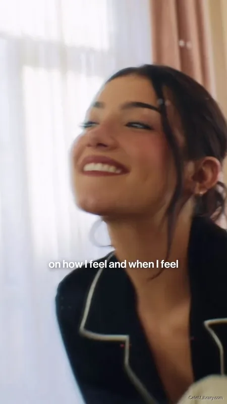 Charli Damelio photo 12 of 3196