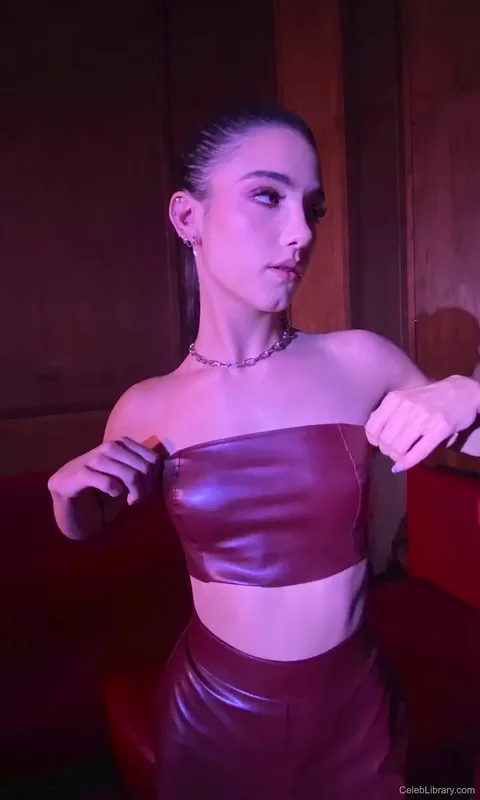 Charli Damelio photo 17 of 3196