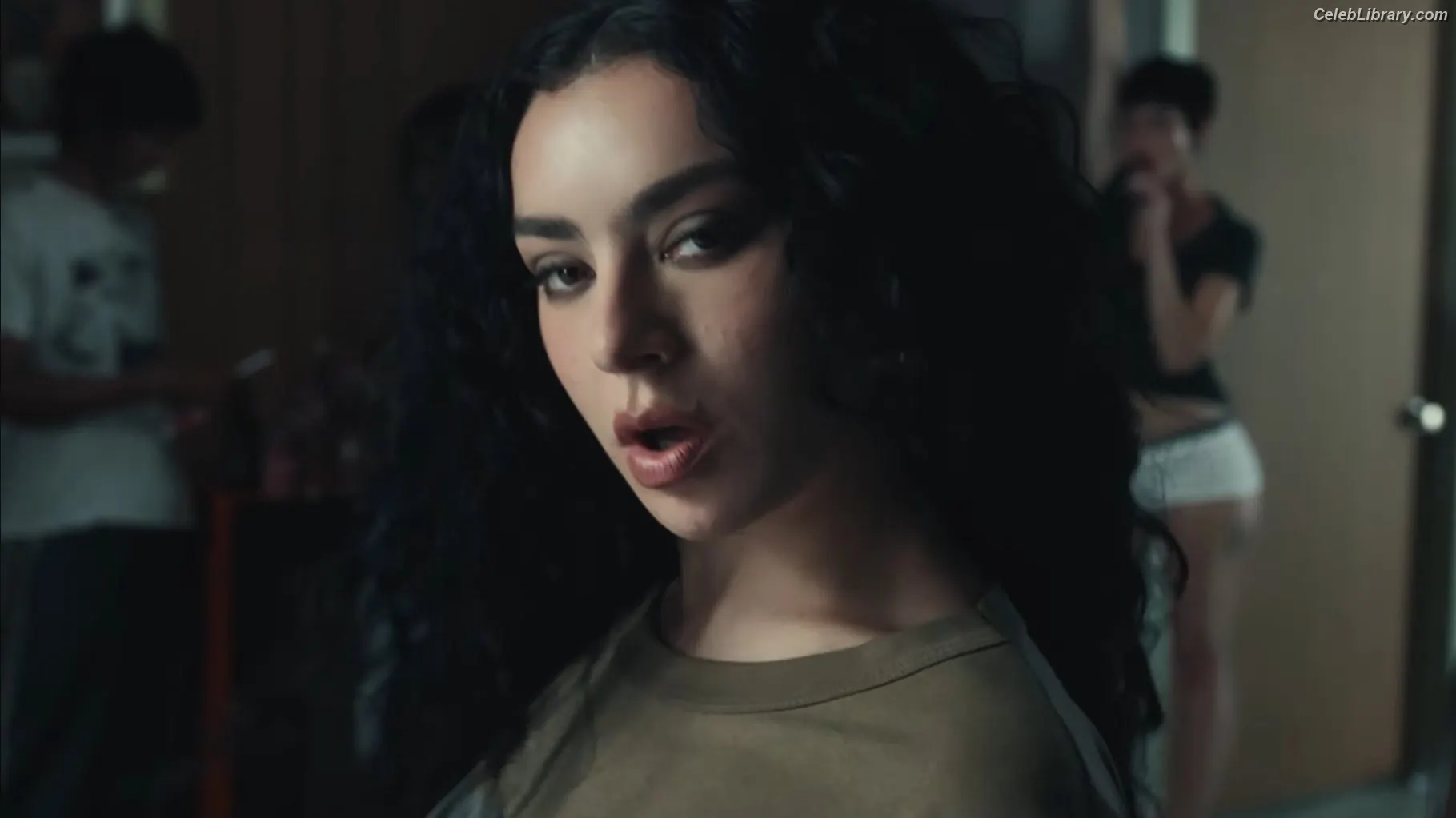 Charli XCX photo 1 of 2648
