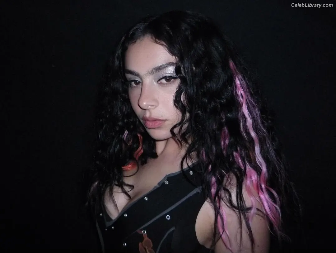 Charli XCX photo 6 of 2648