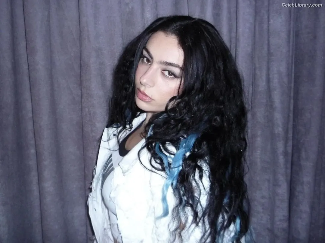 Charli XCX photo 11 of 2648