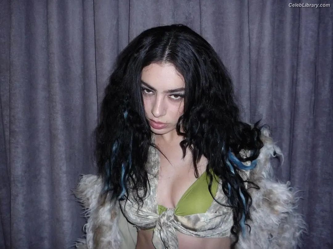 Charli XCX photo 18 of 2648