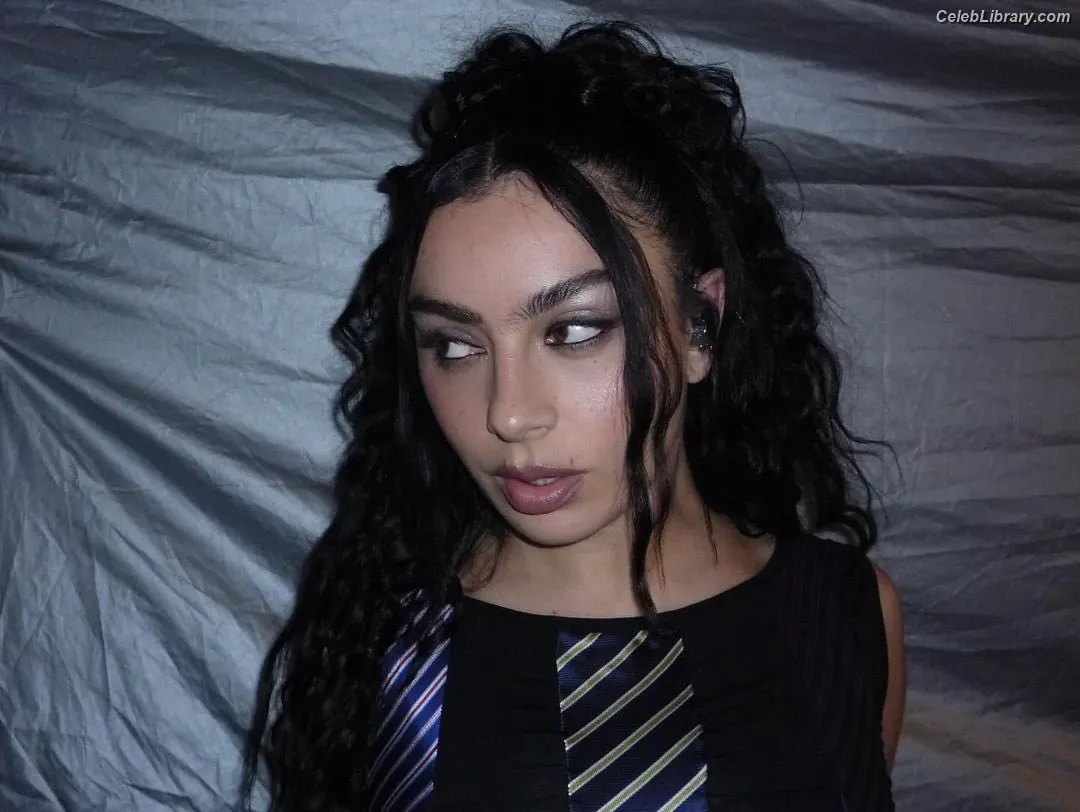 Charli XCX photo 9 of 2648