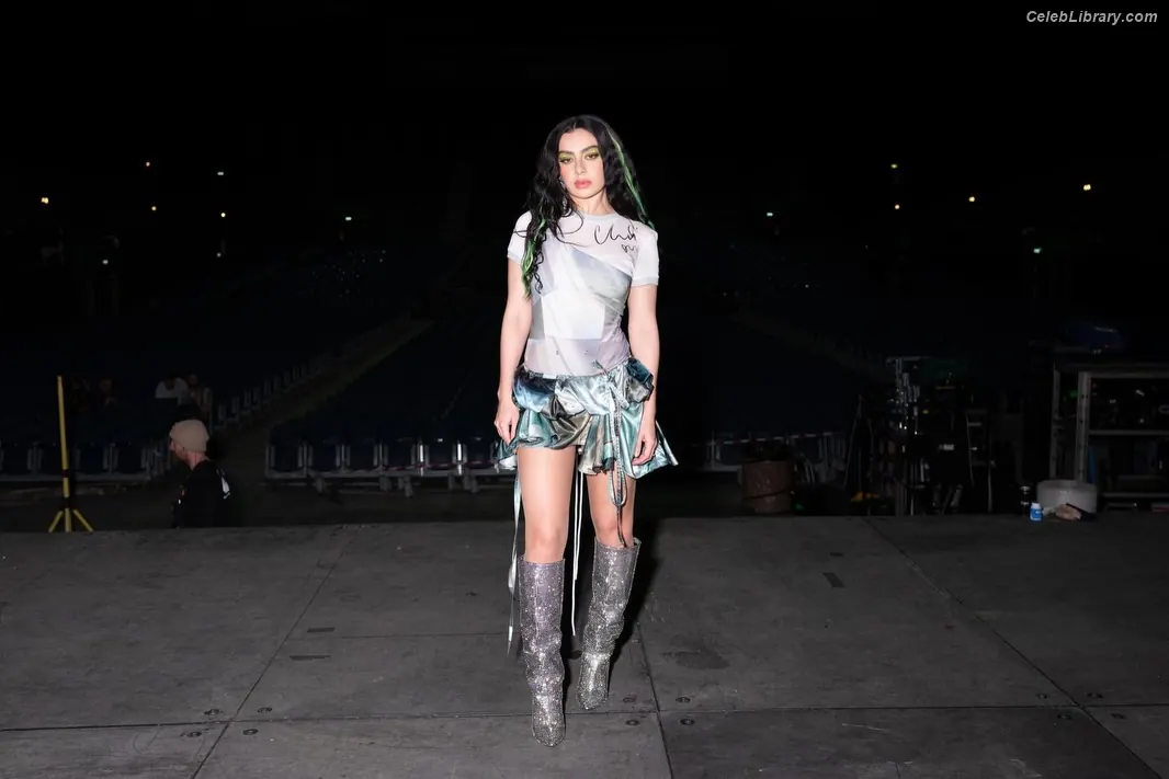 Charli XCX photo 19 of 2648