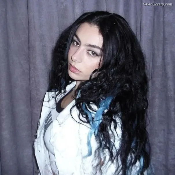 Charli XCX photo 9 of 2648