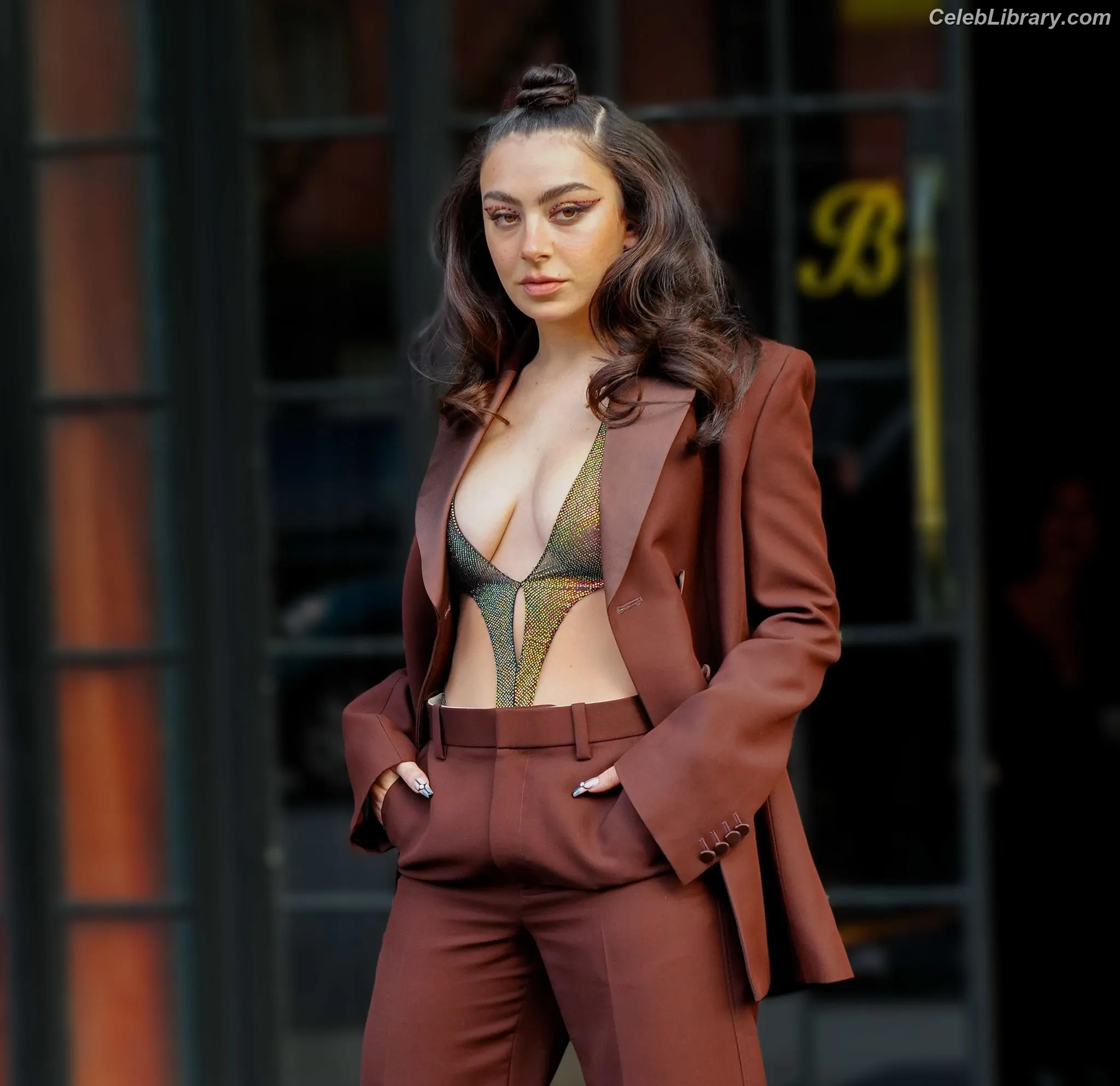 Charli XCX photo 1 of 2648
