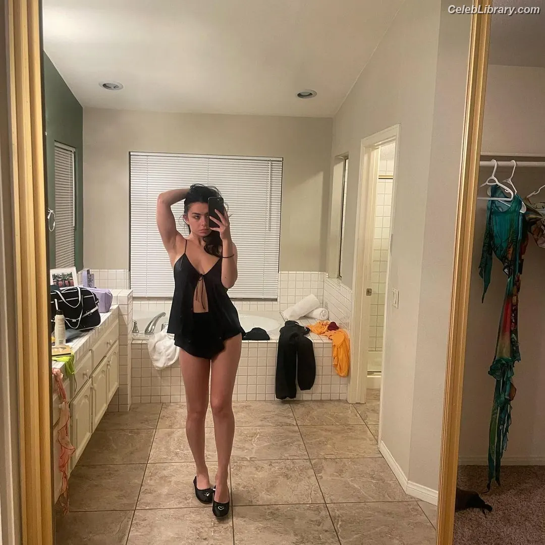 Charli XCX photo 5 of 2648