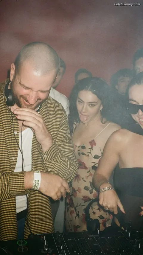 Charli XCX photo 3 of 2648