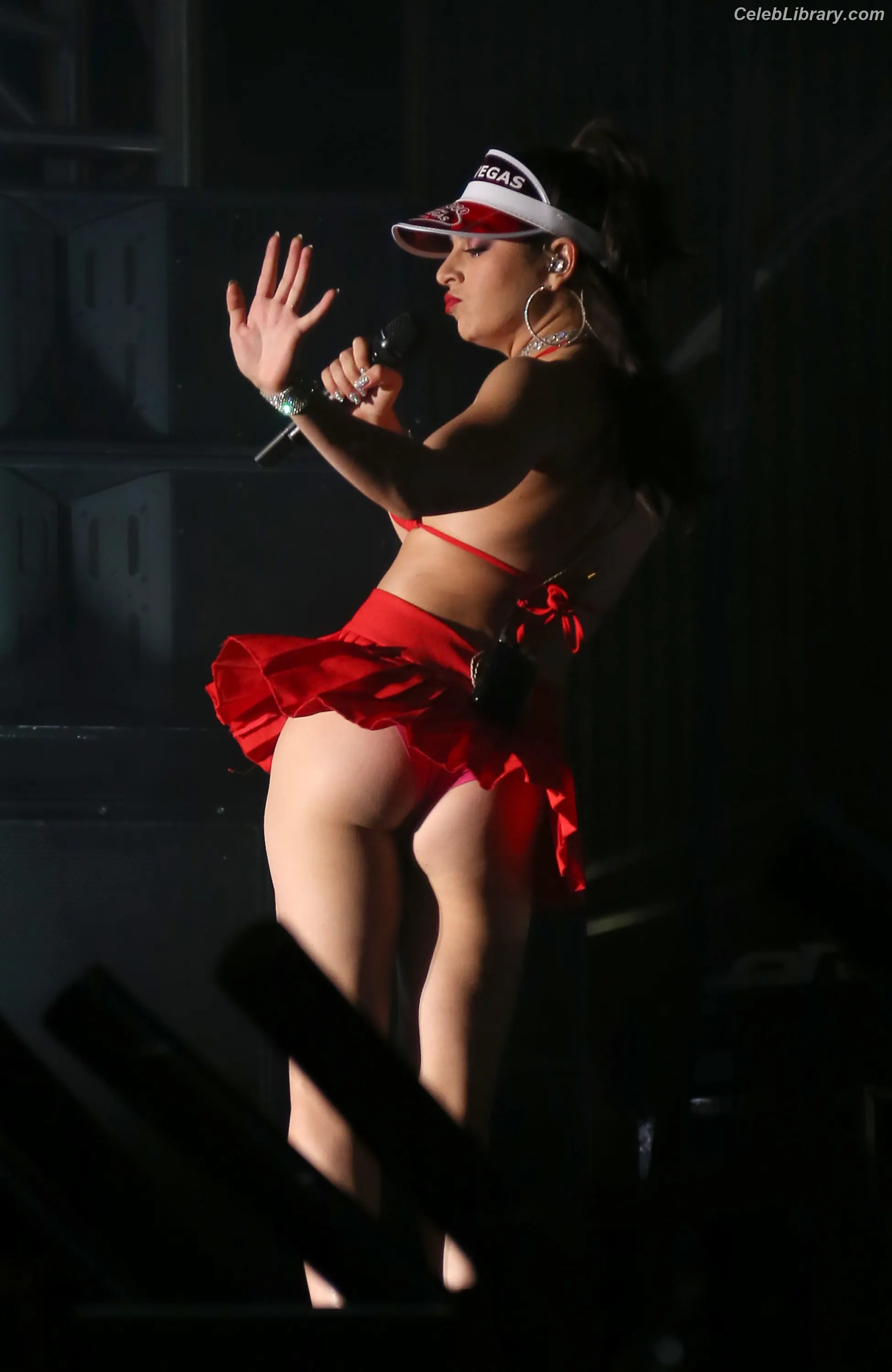 Charli XCX photo 2 of 2648