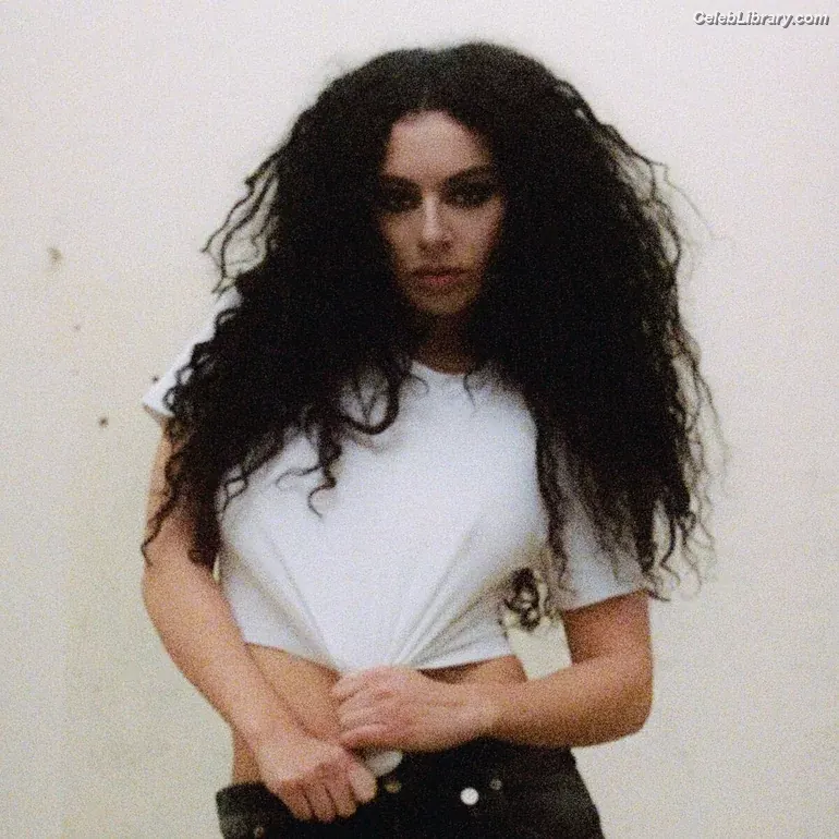 Charli XCX photo 21 of 2648