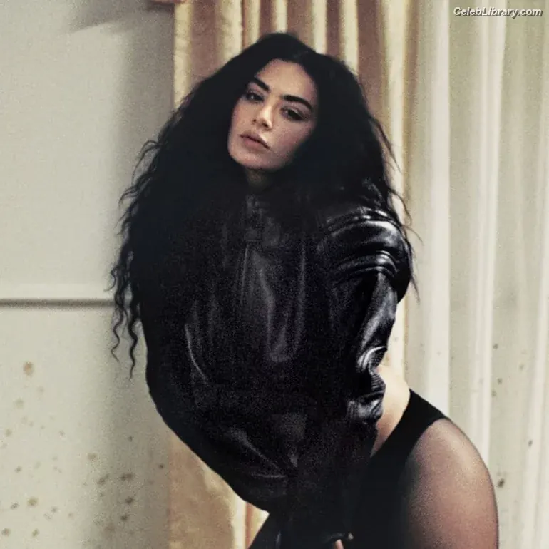 Charli XCX photo 14 of 2648