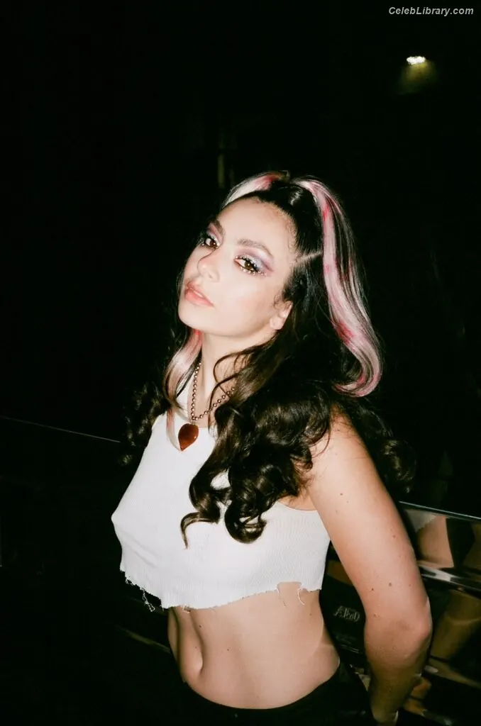 Charli XCX photo 24 of 2648