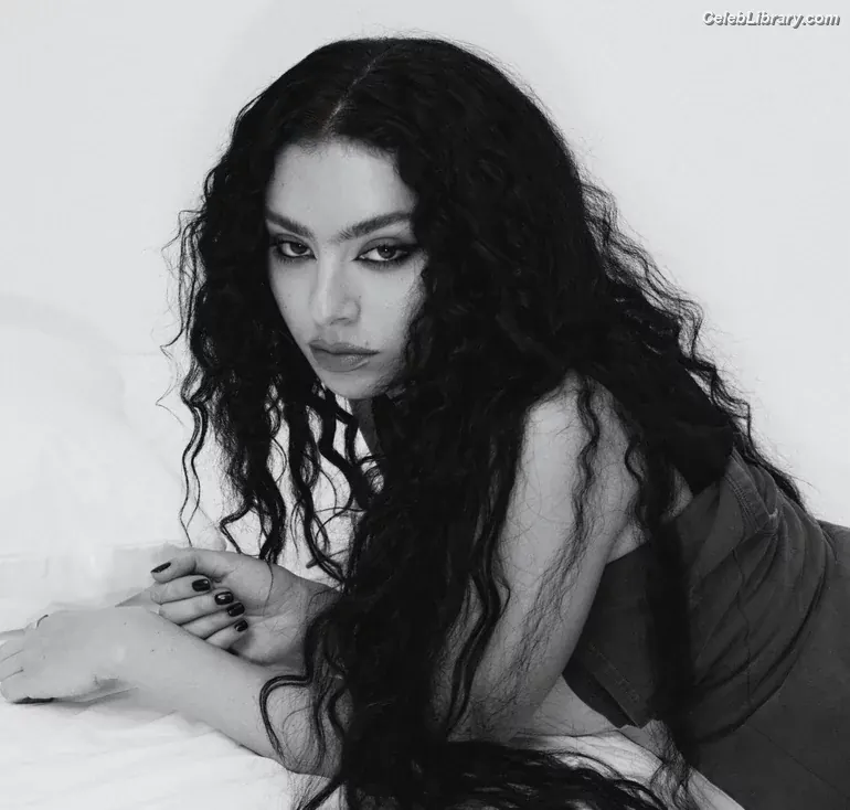 Charli XCX photo 13 of 2648
