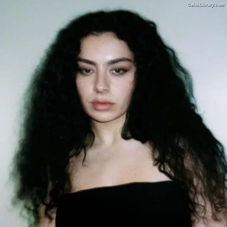 Charli XCX photo 17 of 2648