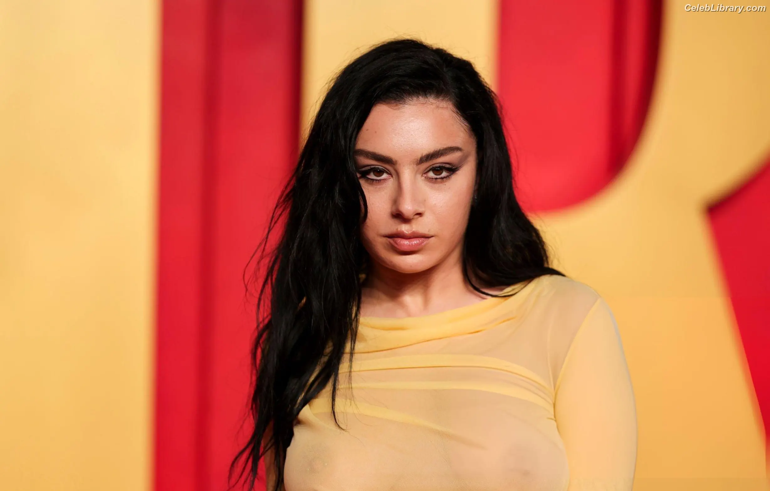 Charli XCX photo 1 of 2648