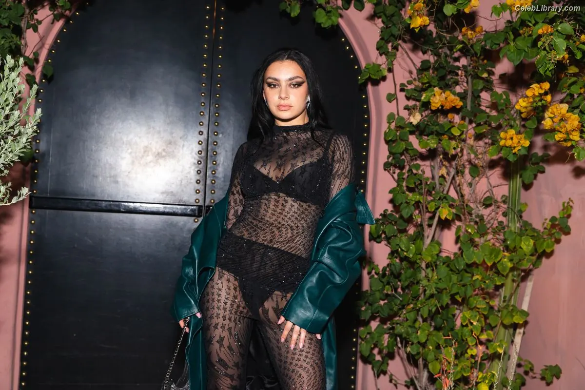 Charli XCX photo 23 of 2648