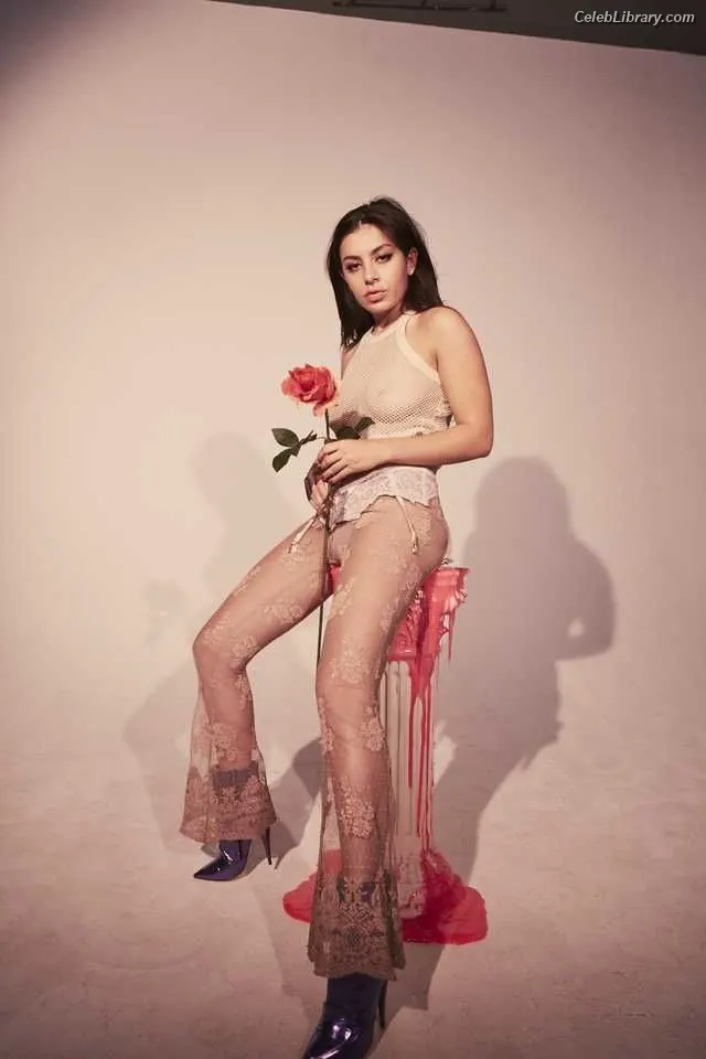 Charli XCX photo 6 of 2648