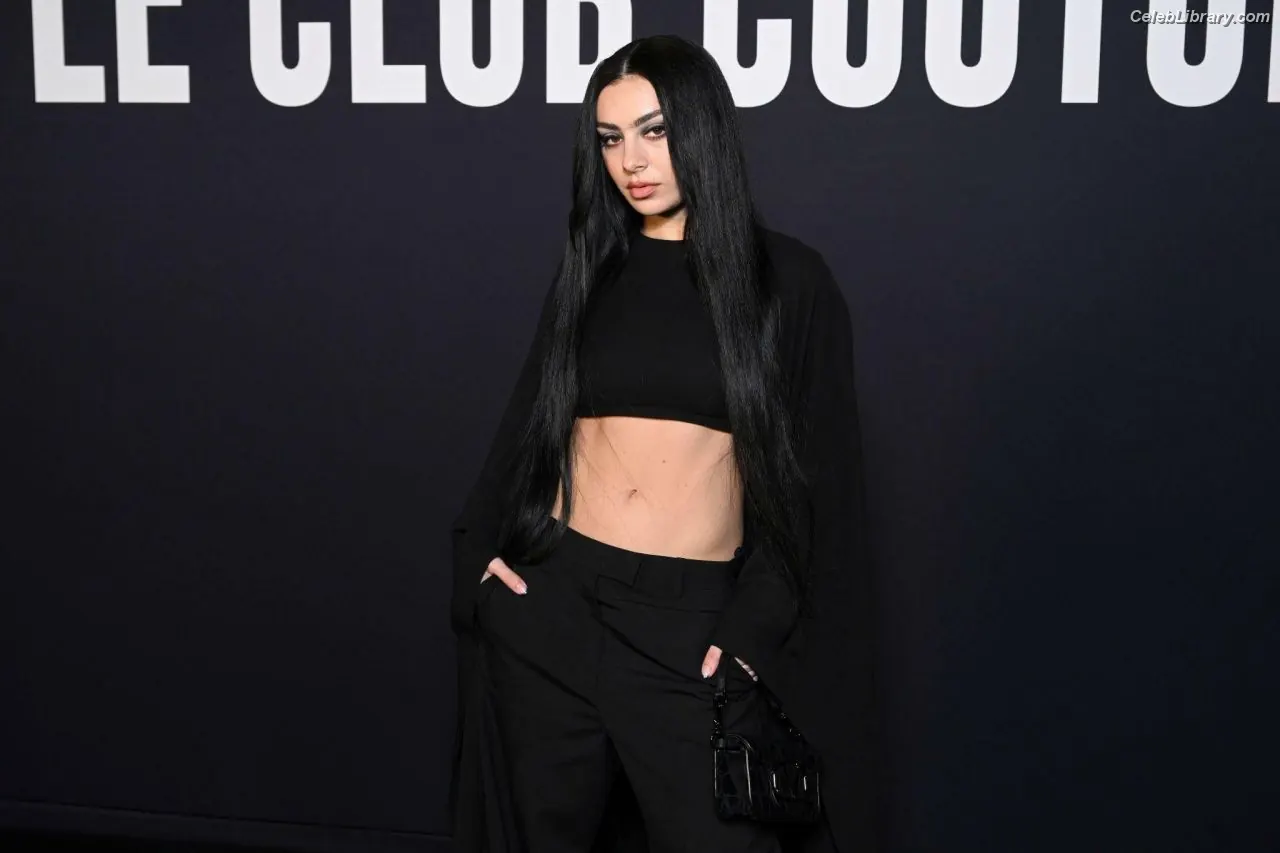 Charli XCX photo 3 of 2648