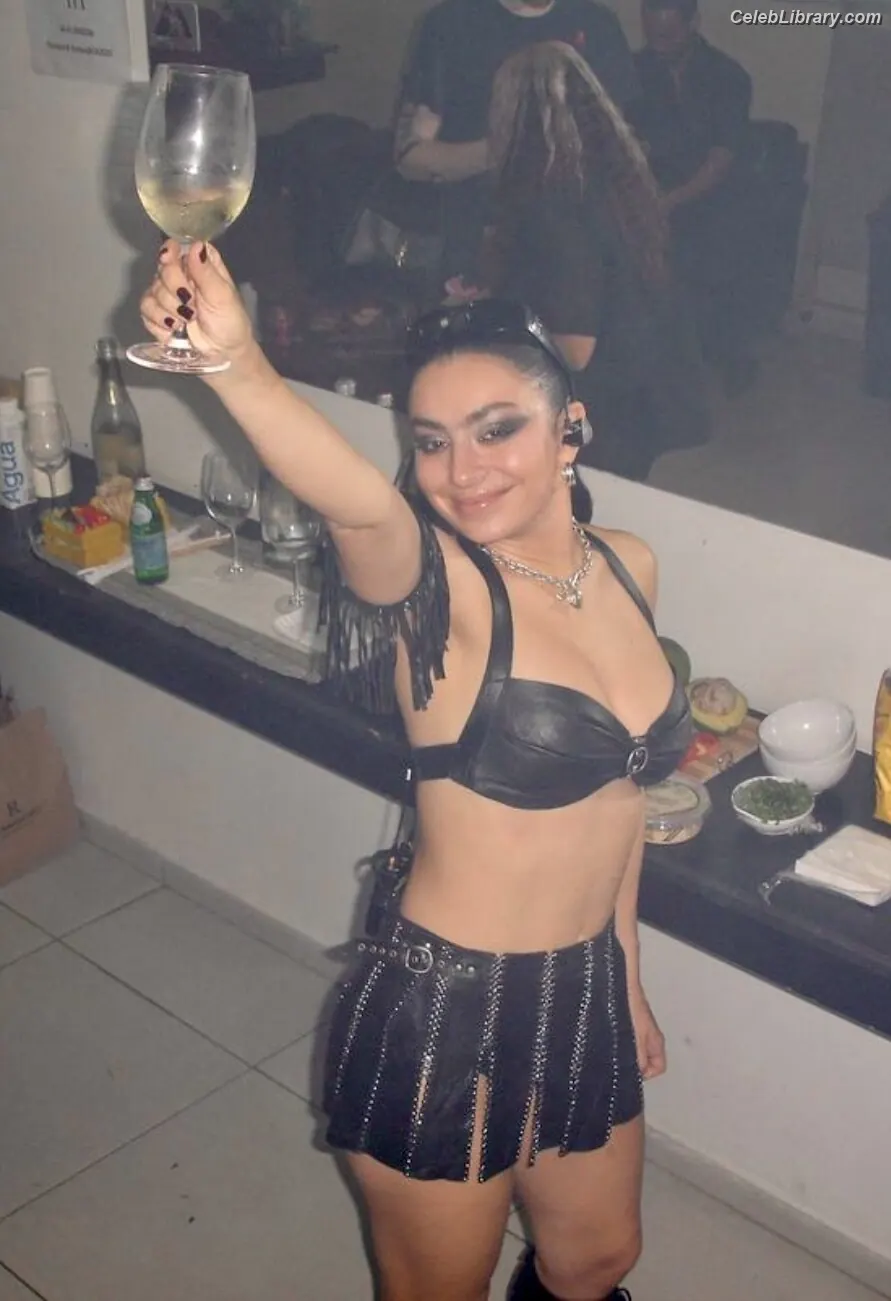 Charli XCX photo 15 of 2648