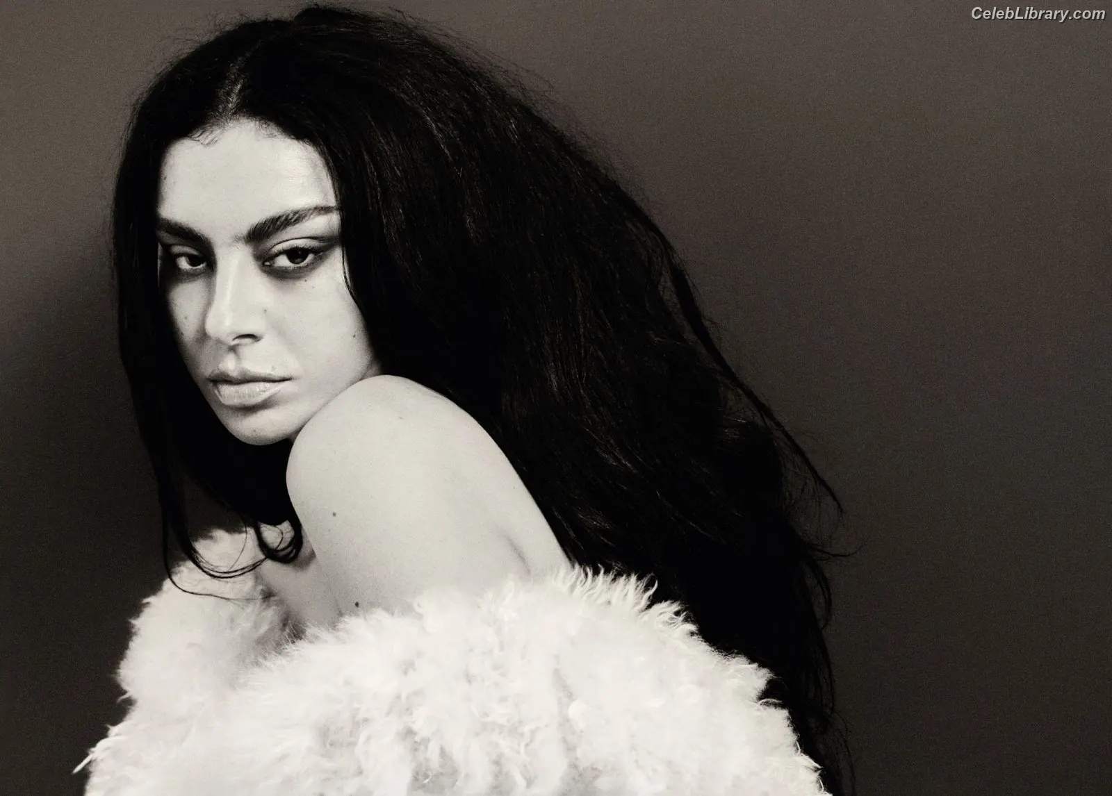 Charli XCX photo 2 of 2648