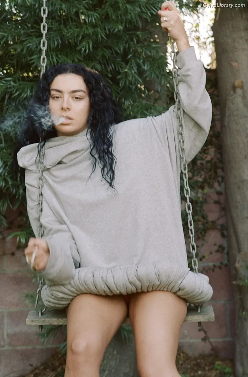 Charli XCX photo 18 of 2648