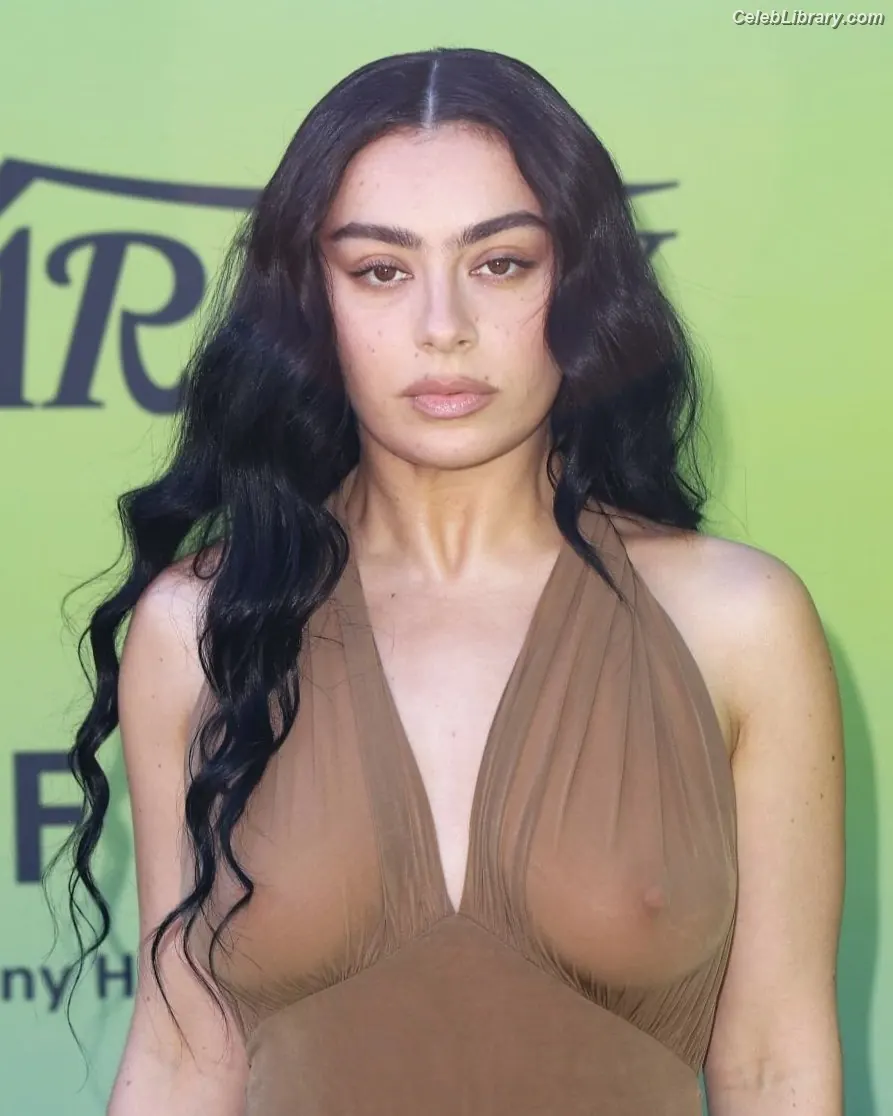Charli XCX photo 7 of 2648