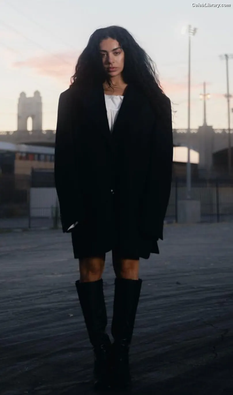 Charli XCX photo 10 of 2648