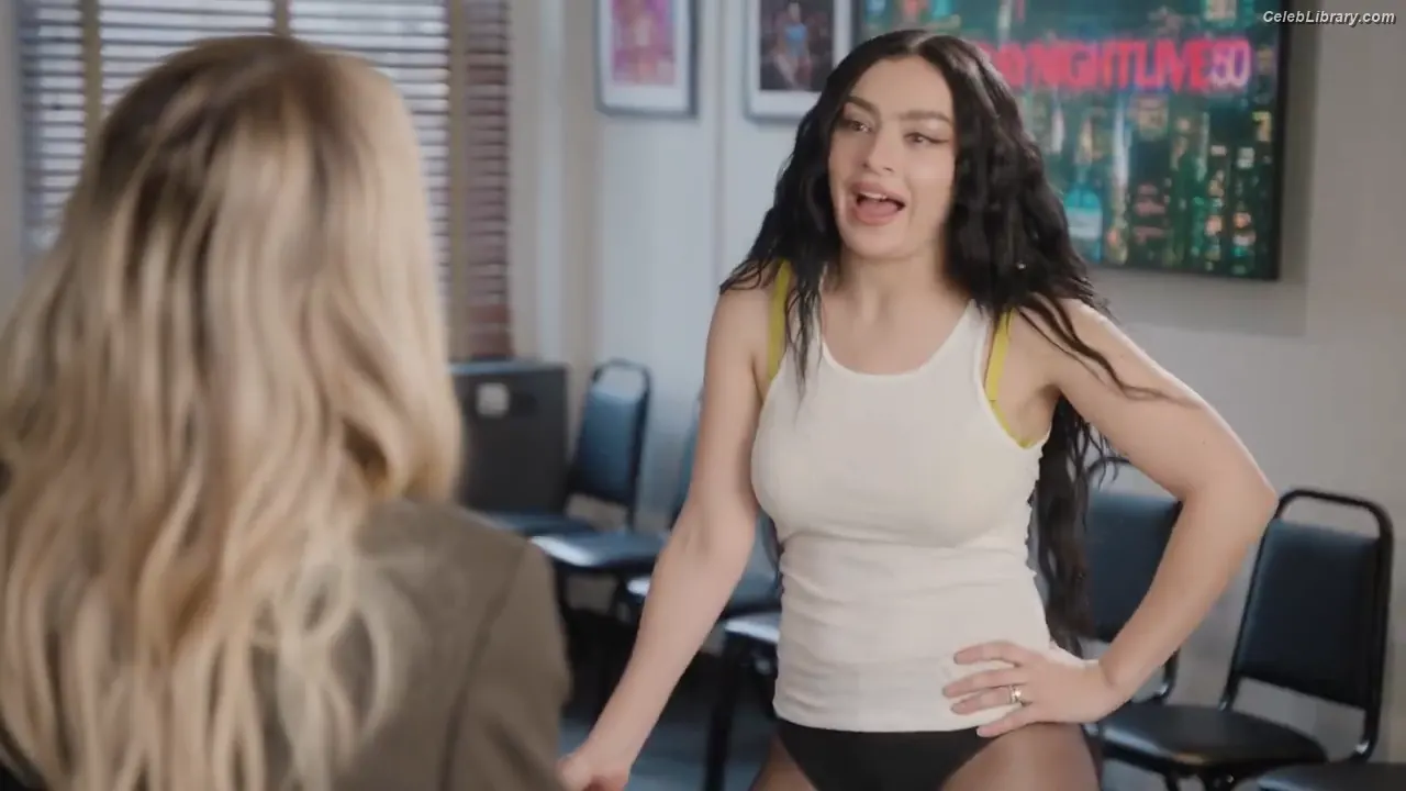 Charli XCX photo 16 of 2648