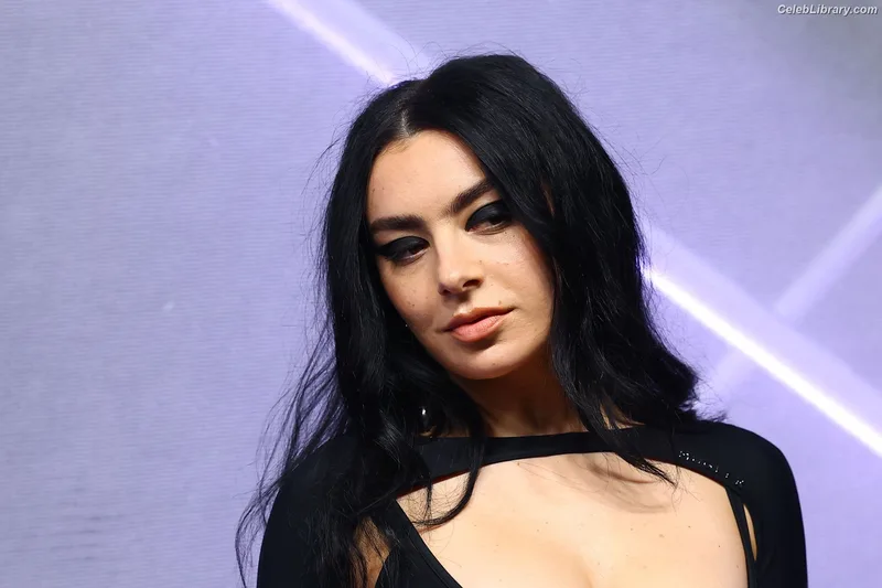 Charli XCX photo 3 of 2701
