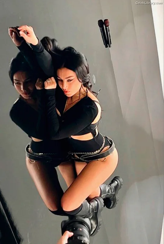 Charli XCX photo 19 of 2701