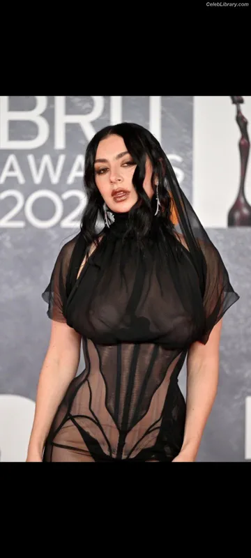 Charli XCX photo 22 of 2701