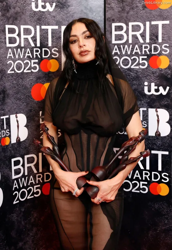 Charli XCX photo 7 of 2701