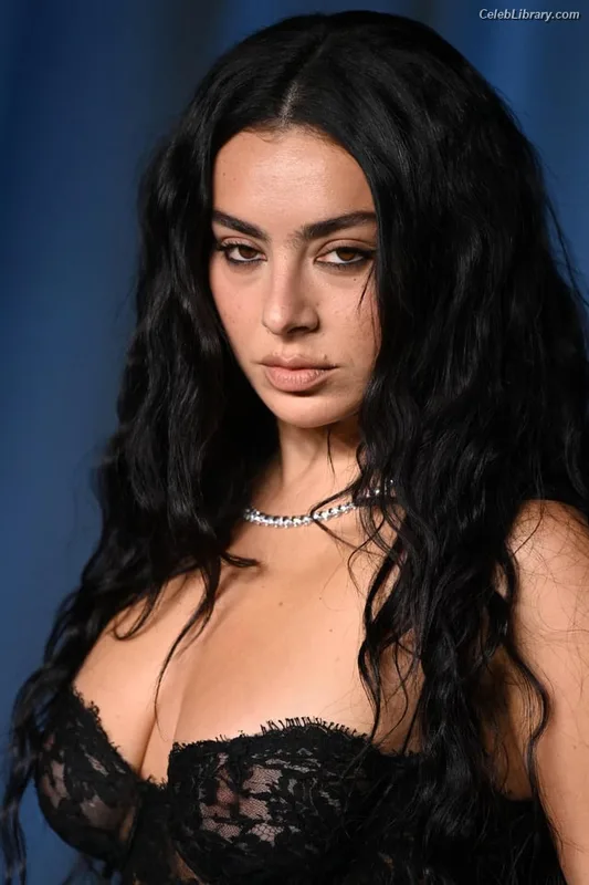 Charli XCX photo 10 of 2701